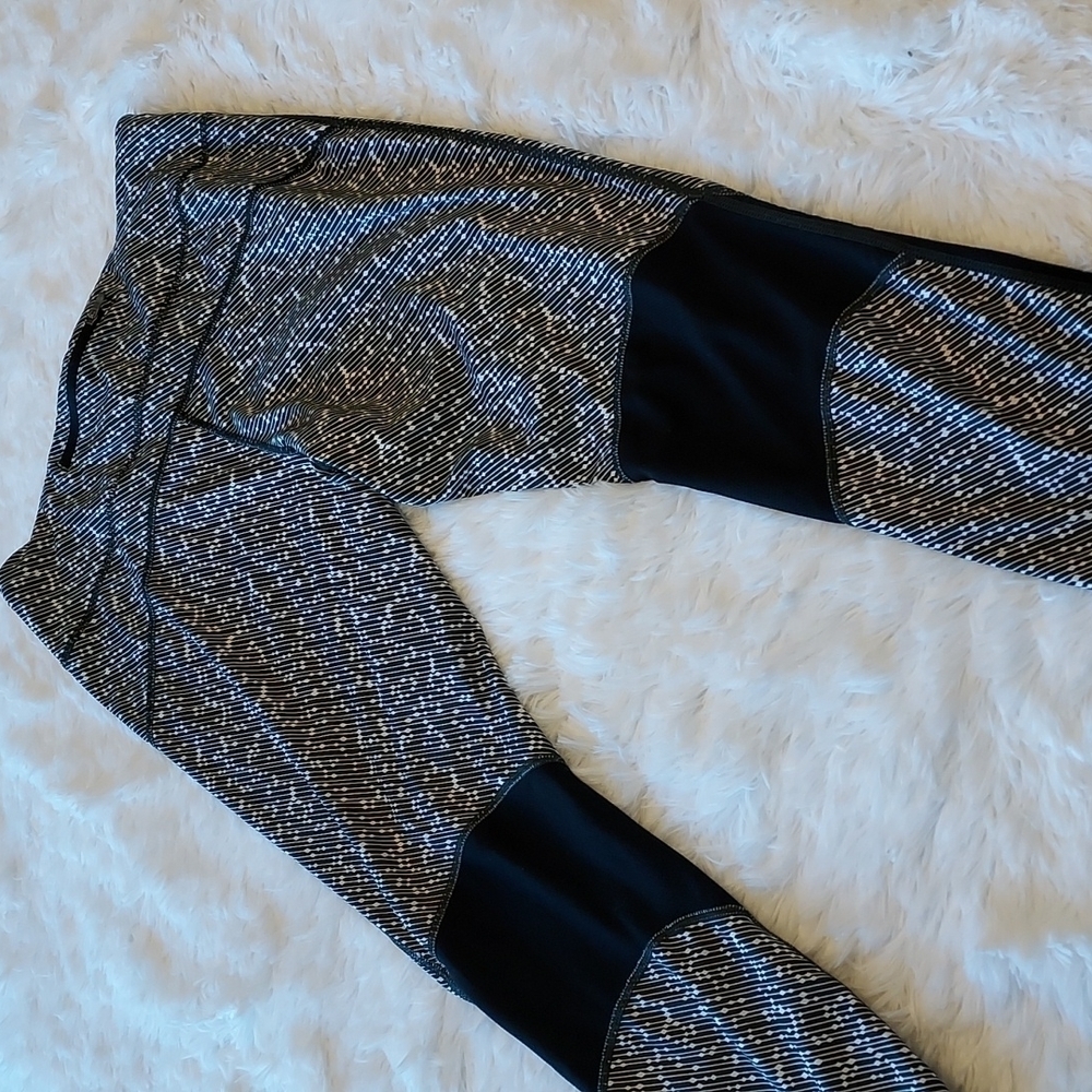 Nike Dri Fit running leggings/capris size large - Picture 5 of 8